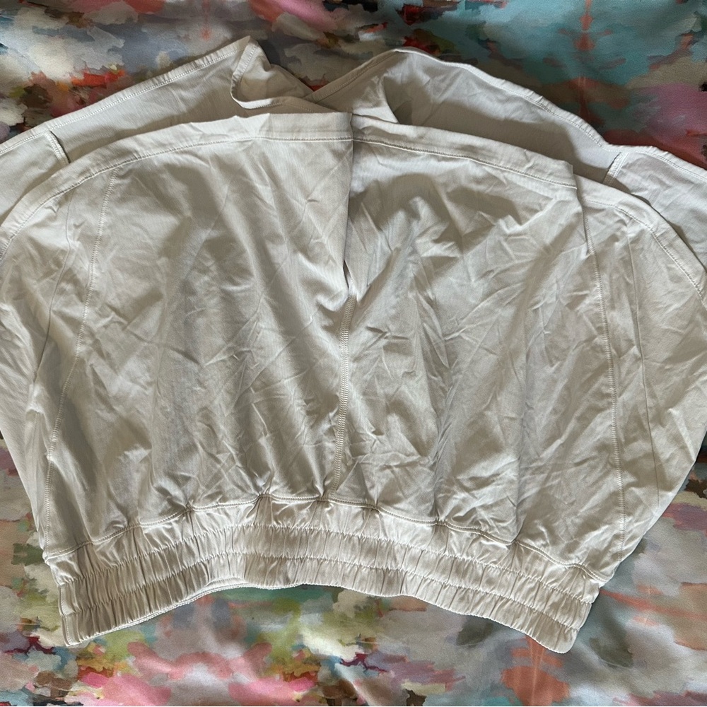 Lululemon Athletica white track shorts size 14 EUC 5 inch inseam high rise HR